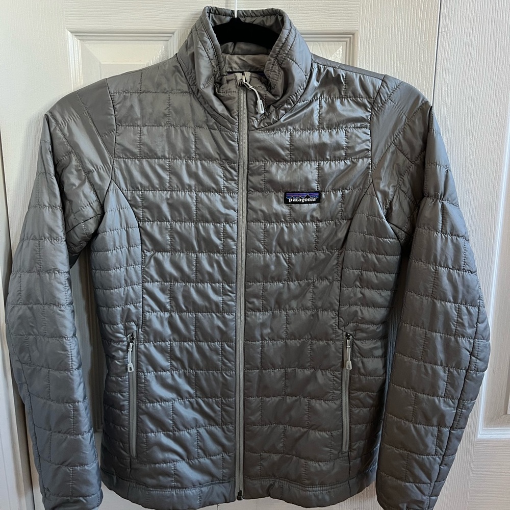 Women’s Patagonia Nano Puff Jacket - LIKE NEW!